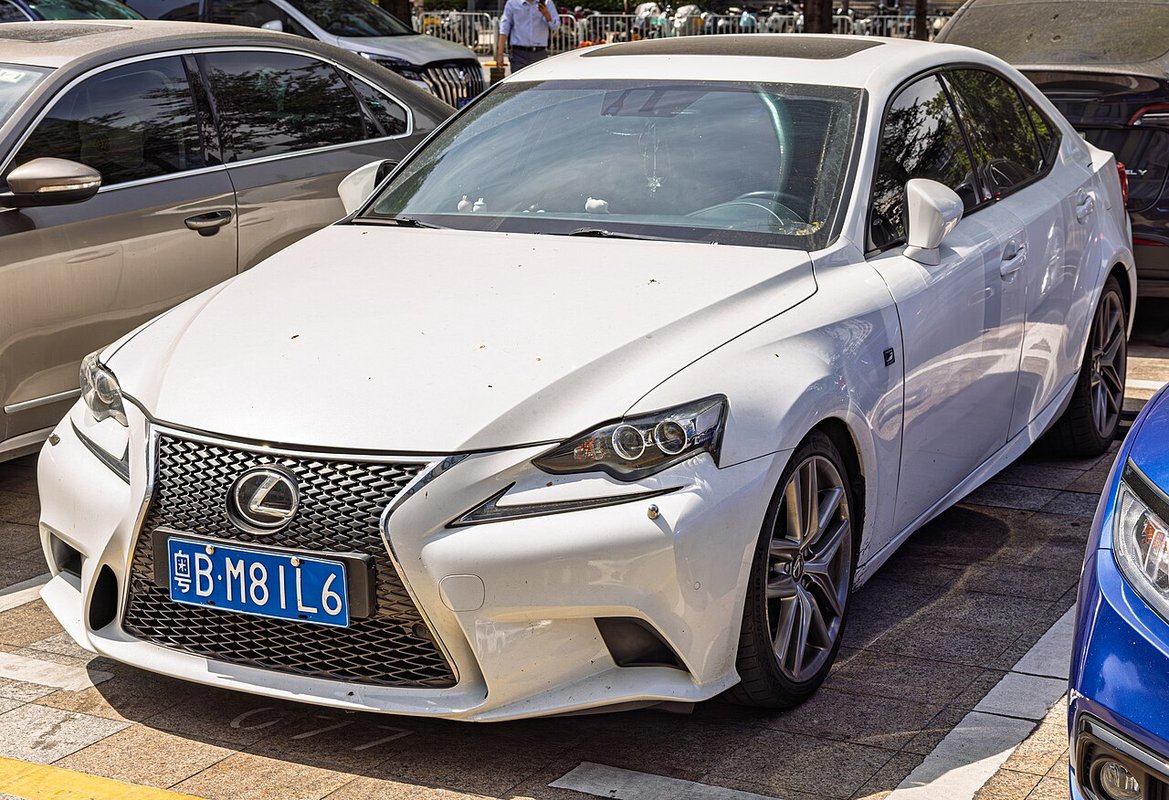 Lexus IS XE30 (2013-současnost) – Vřetenová maska a IS 500