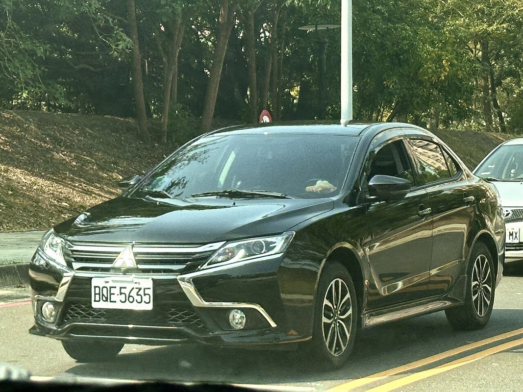 Mitsubishi Lancer CS (2000–2010)