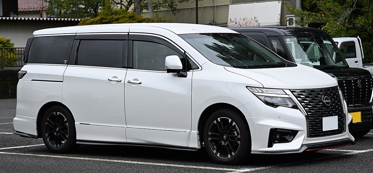 Nissan Elgrand E52 (2010-současnost)