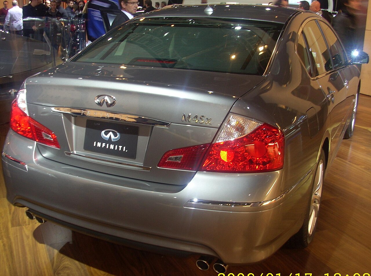 Infiniti M35/M45 Y50 (2006-2010) – Útok na BMW 5