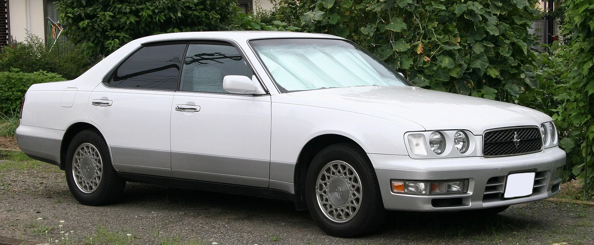 Nissan Cedric Y33 (1995–1999)