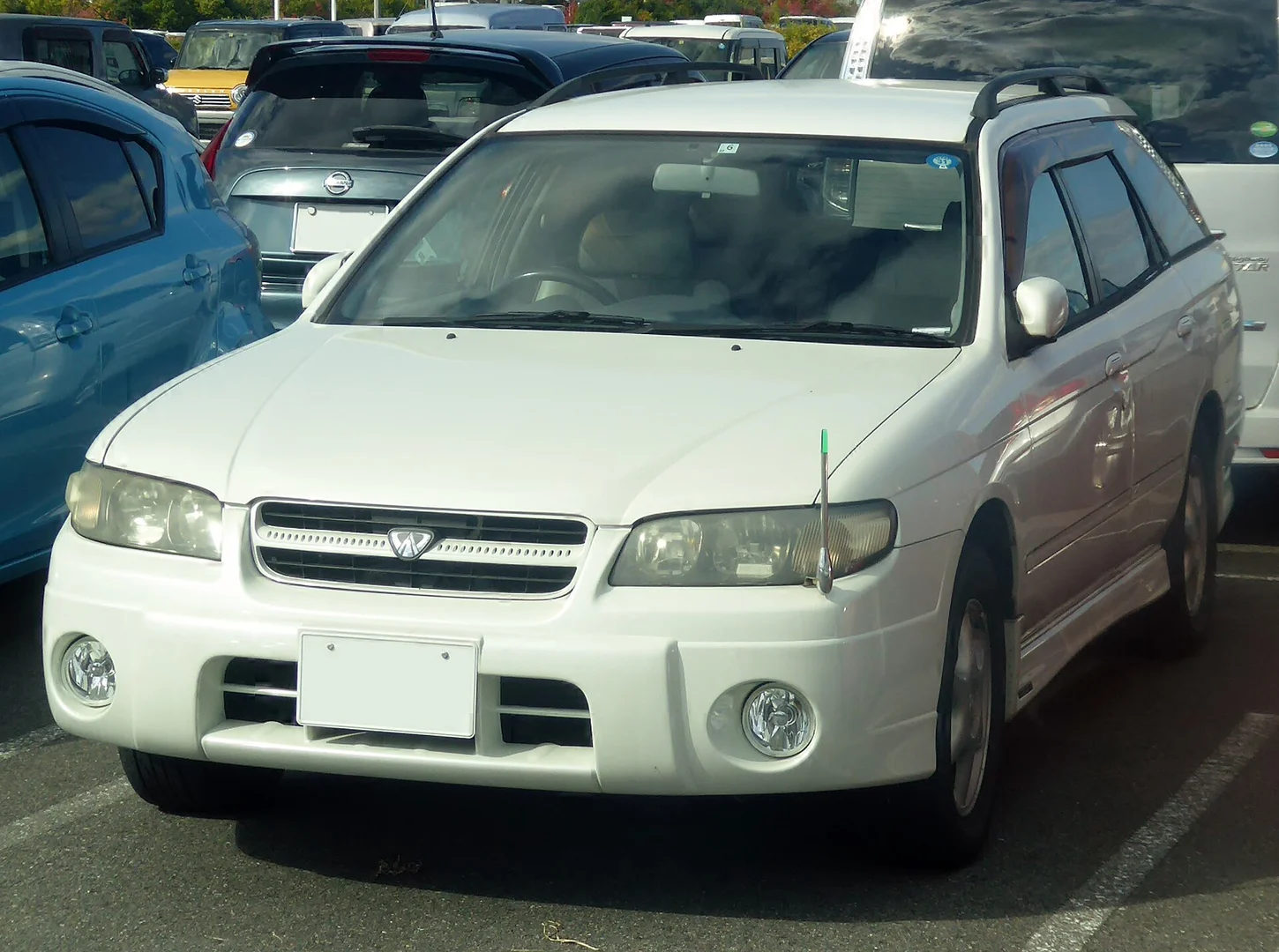 Nissan Avenir W11 (1998–2005)