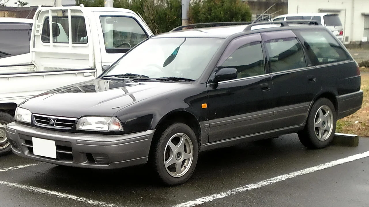 Nissan Avenir W10 (1990–1998)