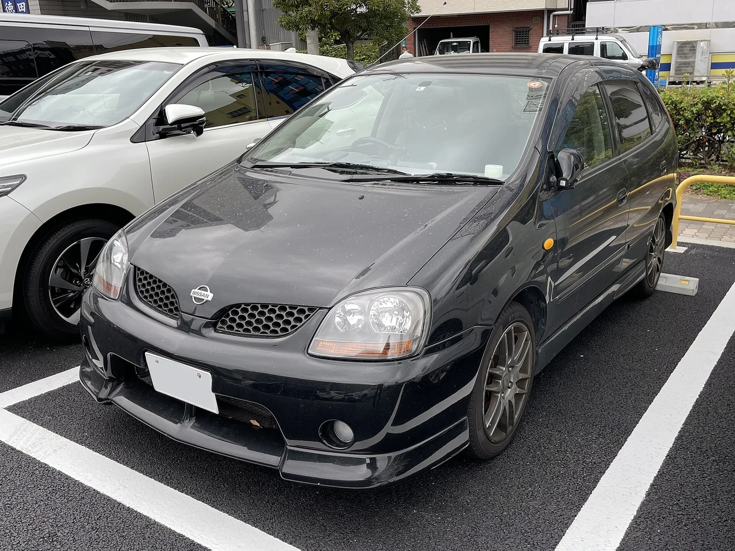 Nissan Almera Tino V10 (1998–2006)