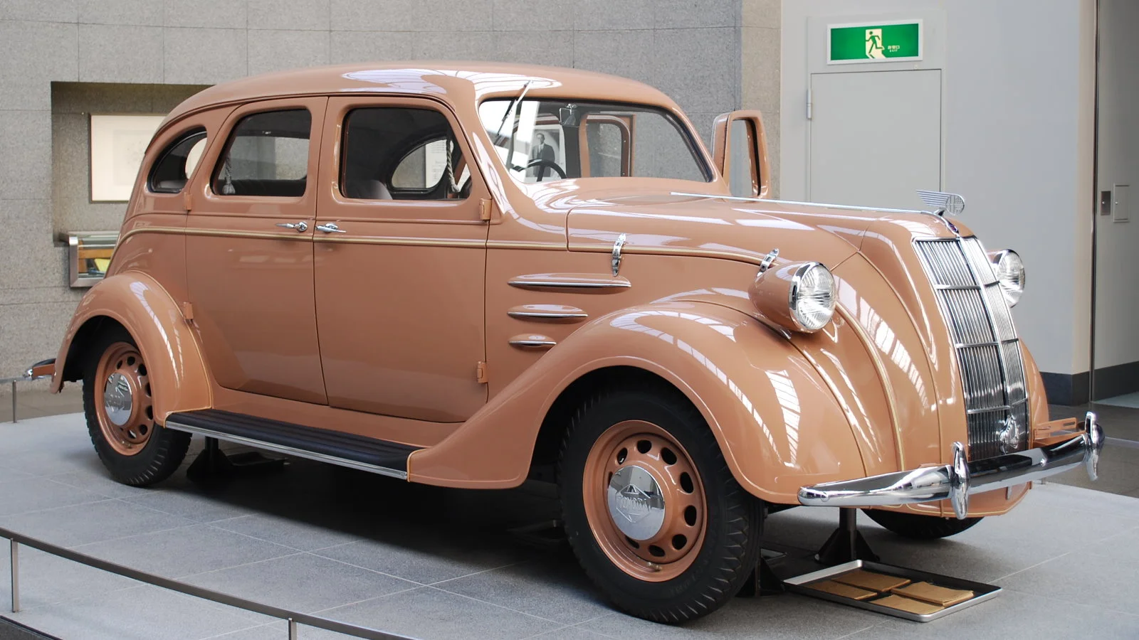 Toyota AA (1936–1943) – První osobní automobil Toyota