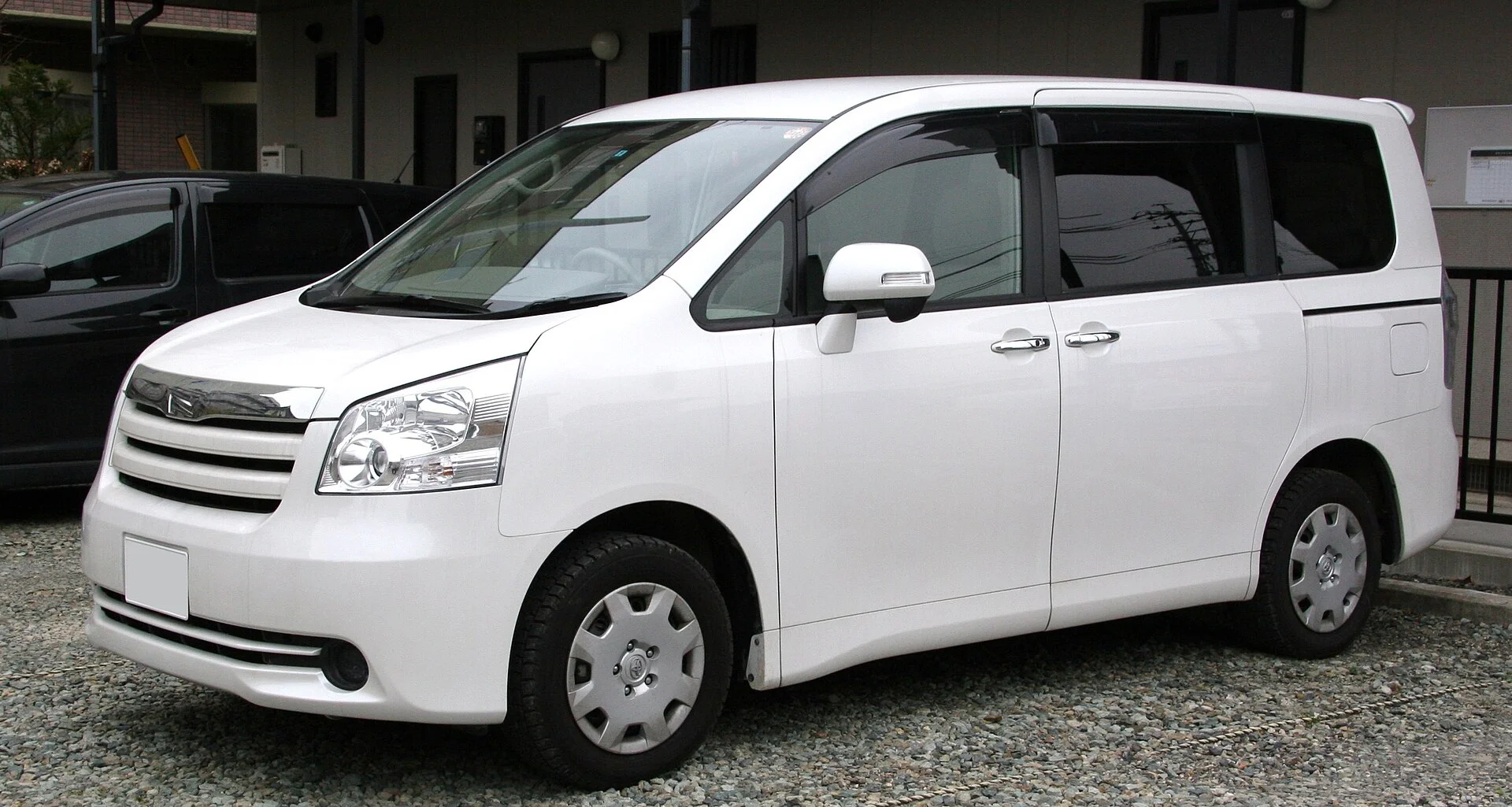 Toyota Noah R70 (2007–2014)