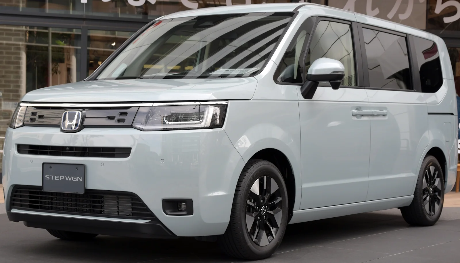 Honda Stepwgn RP6-RP8 (2022-současnost) – Šestá generace rodinného minivanu