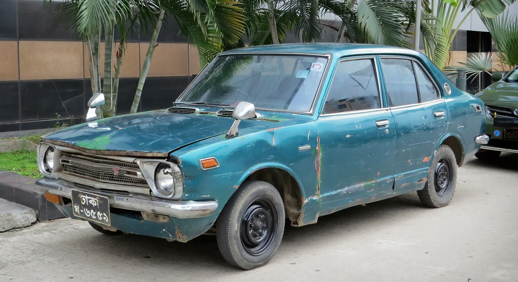 Toyota Sprinter E40/E60 (1974–1979): Rozšíření nabídky a první emise