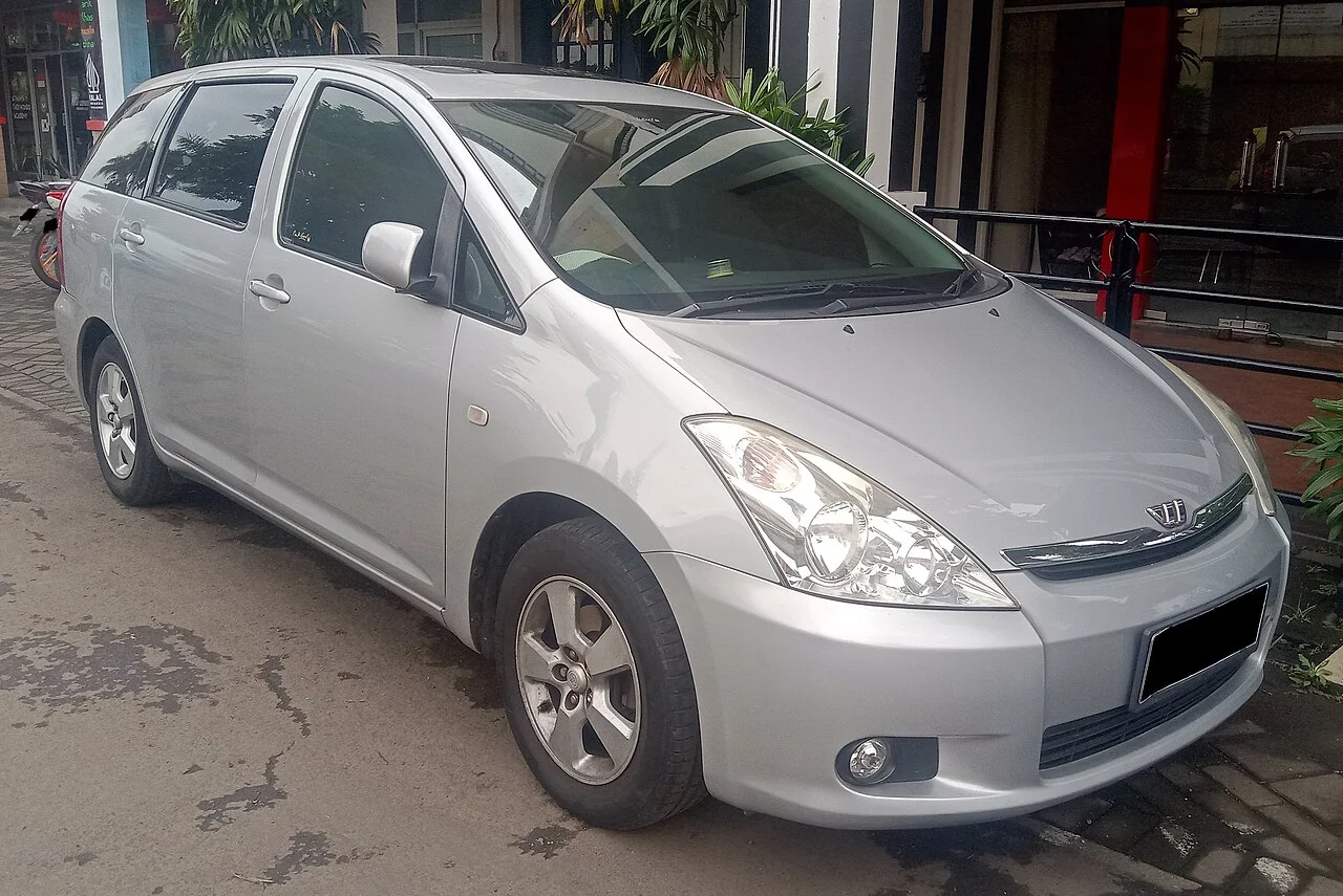 Toyota Wish ZNE10/ANE10 (2003–2009)