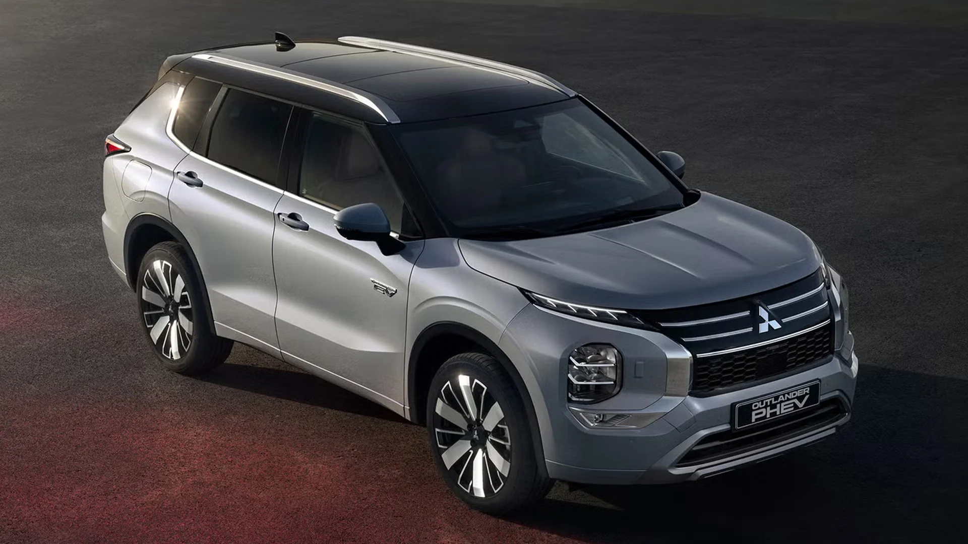 Mitsubishi Outlander PHEV 2026: téměř 300 koní za méně než milion