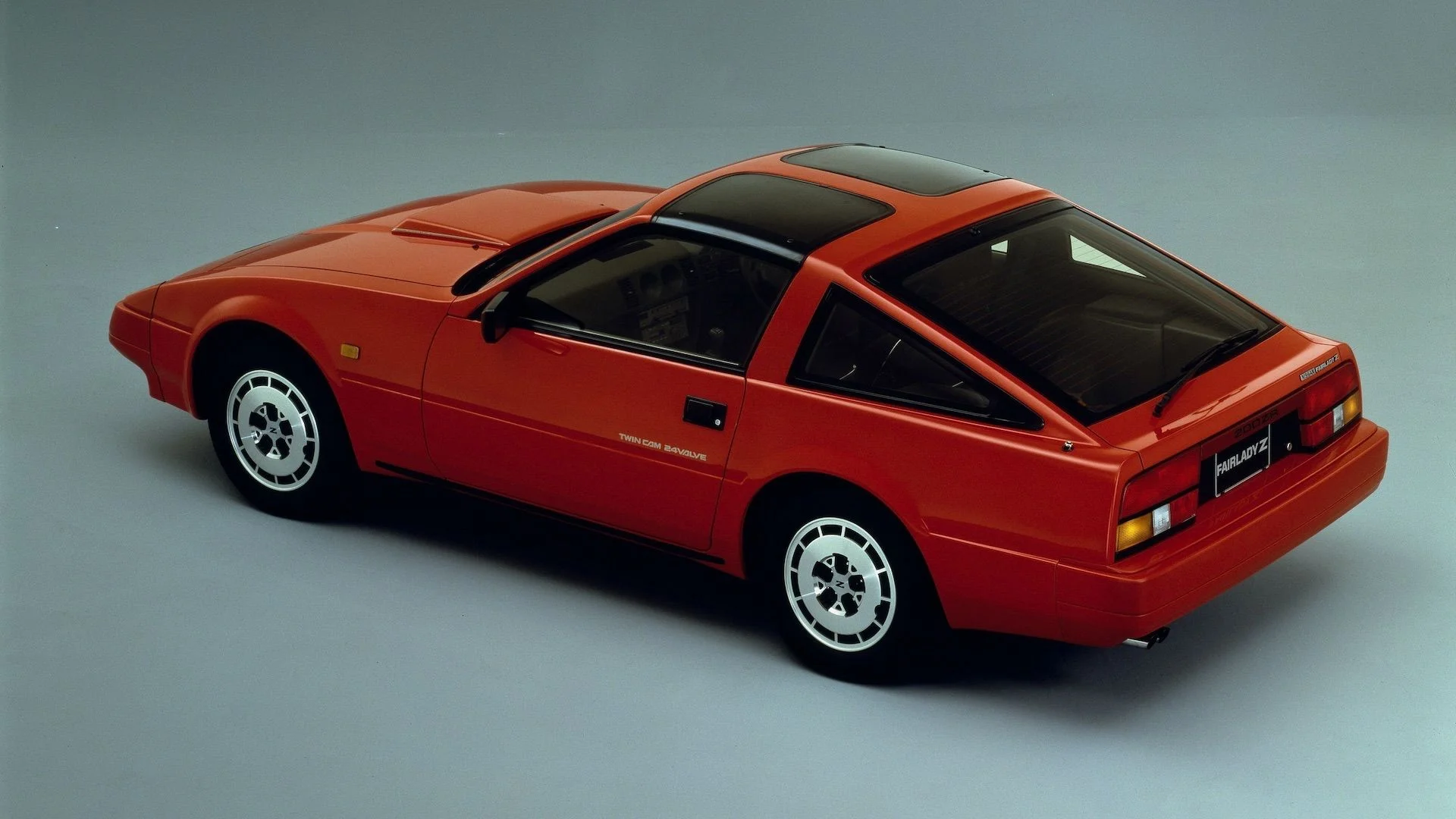 Interiér 200 ZR s tříramenným volantem