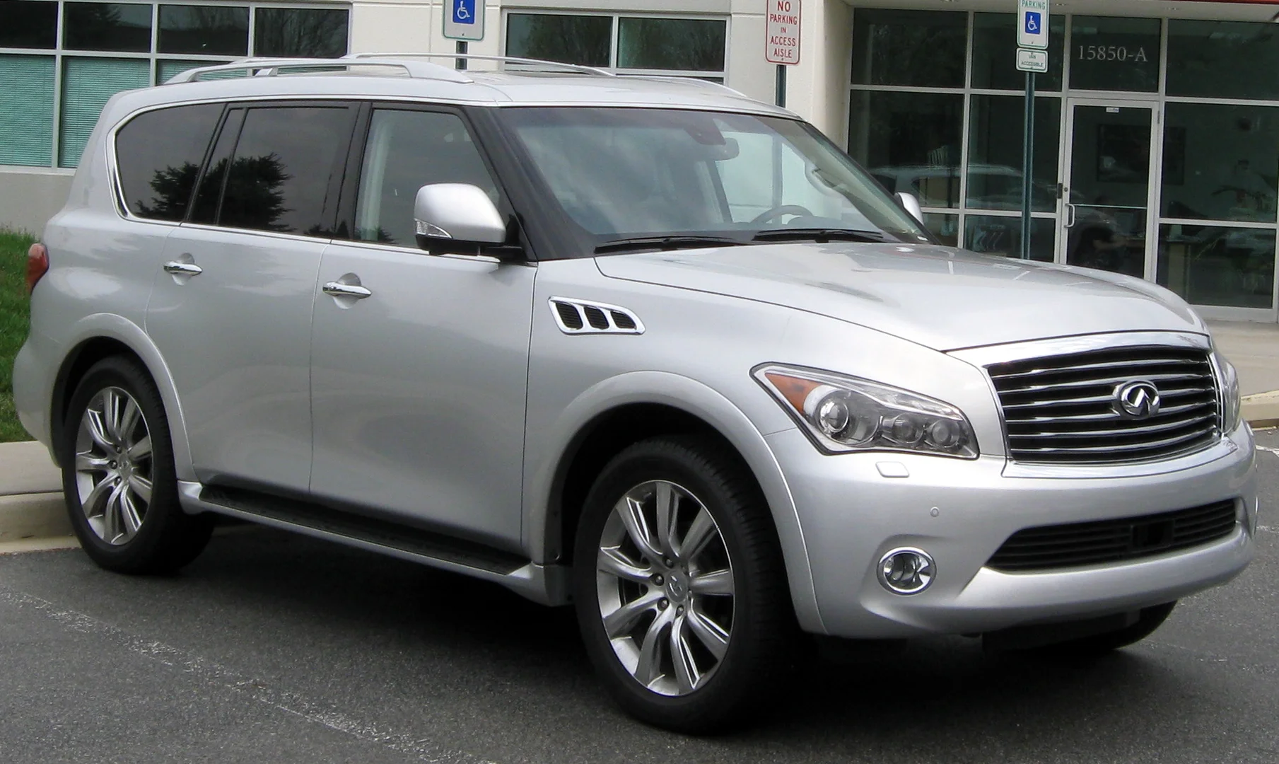 Infiniti QX56 2. generace (Z62)