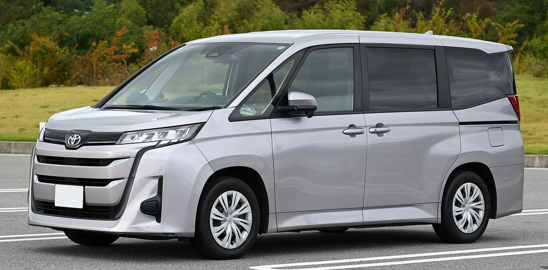 Toyota Noah 4. generace (R90)