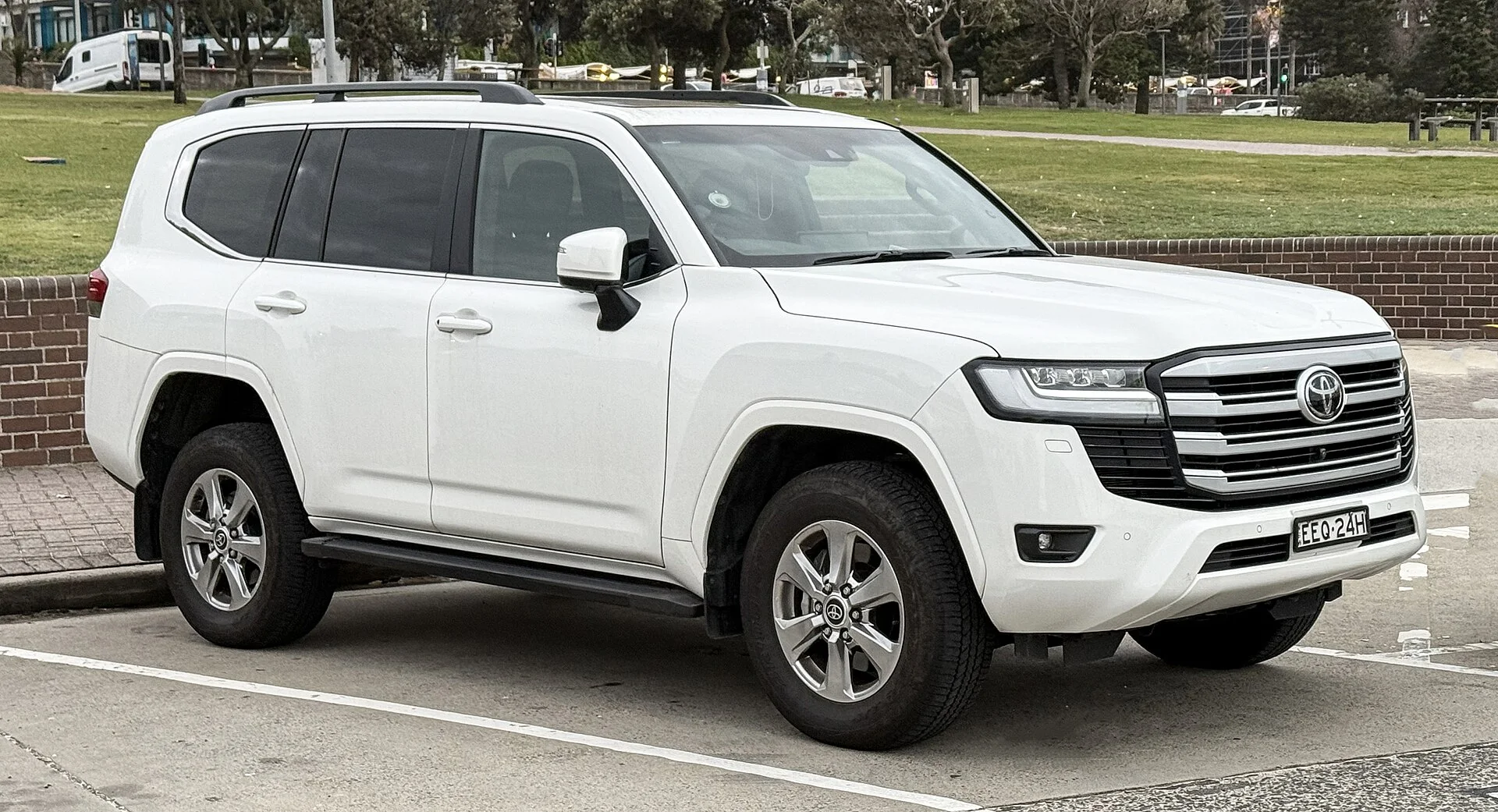 Toyota Land Cruiser 8. generace (J300)