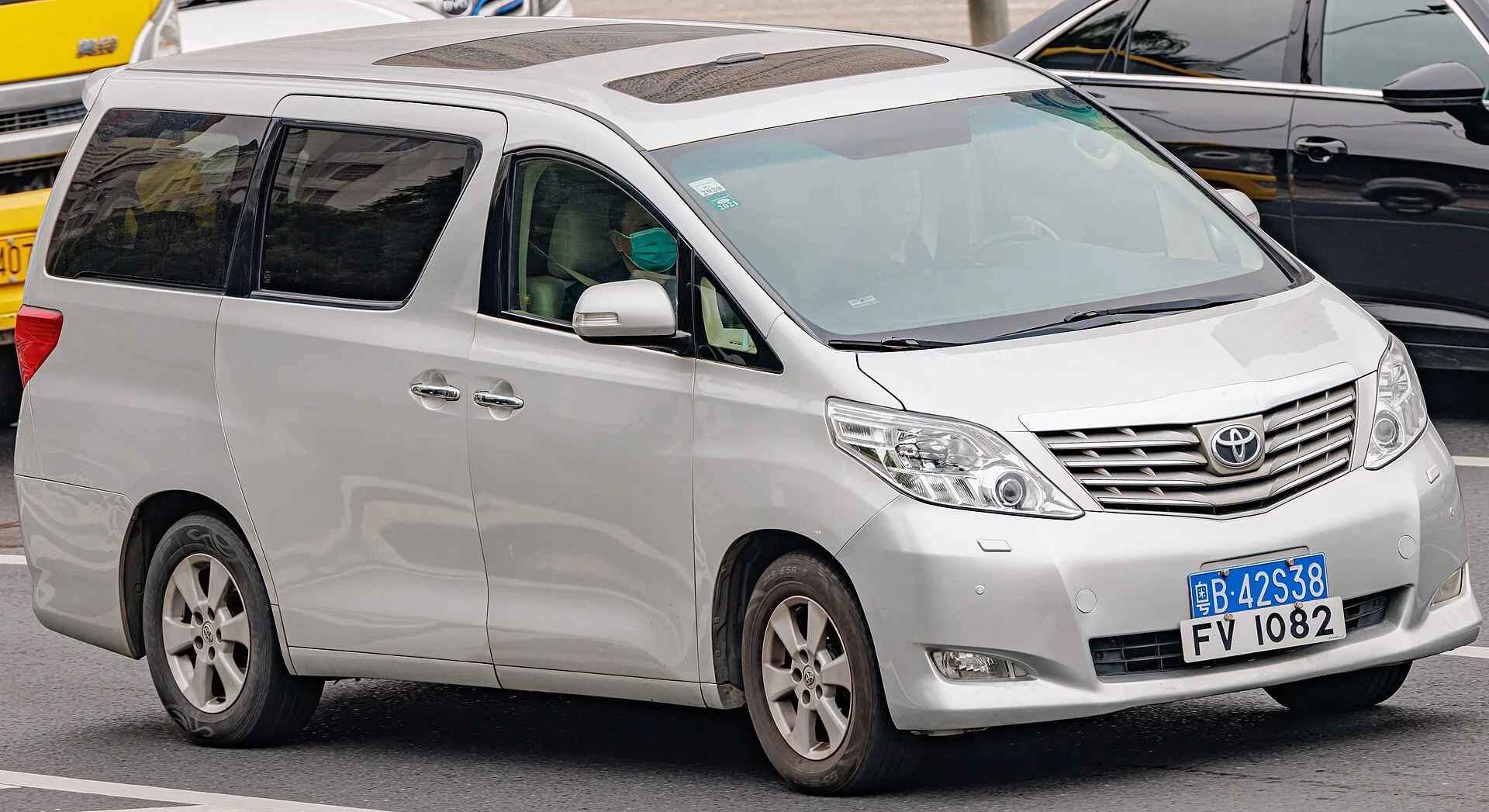 Toyota Alphard 2. generace (AH20)