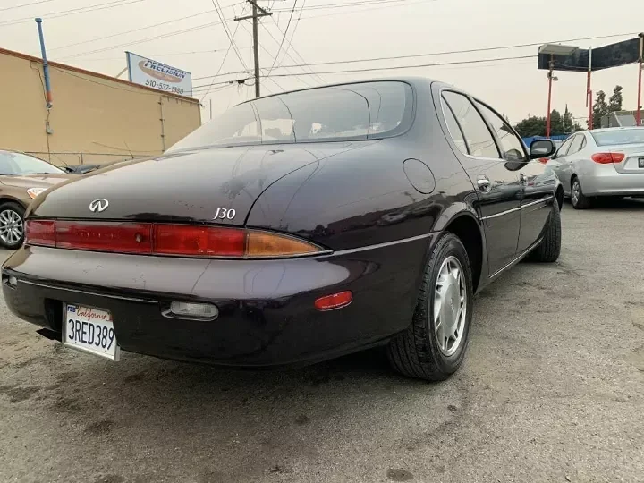 Infiniti J30 1. generace (Y32)